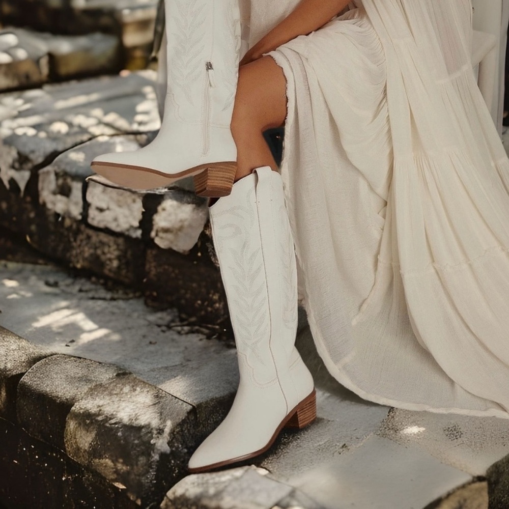 1MIIM Luxurious White on White Festival Heeled Cowboy Boot 8.0